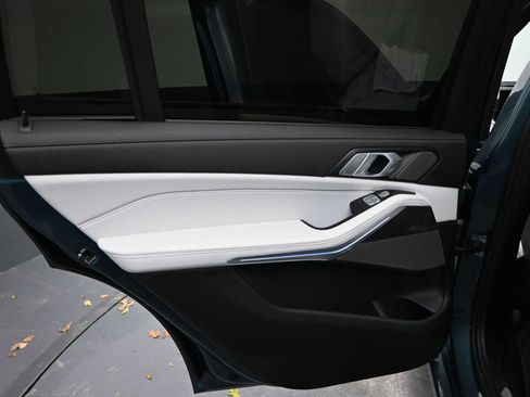 Used 2023 BMW X7 xDrive40i w/ Premium Package image 17