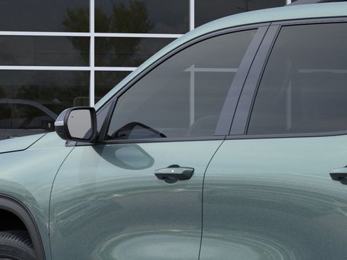 New 2027 Chevrolet Traverse LT FWD image 12