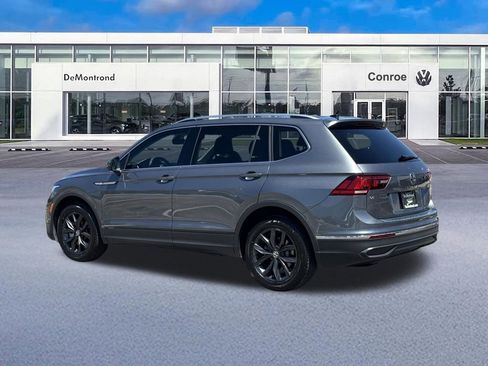 Used 2024 Volkswagen Tiguan SE w/ Panoramic Sunroof Package FWD image 7