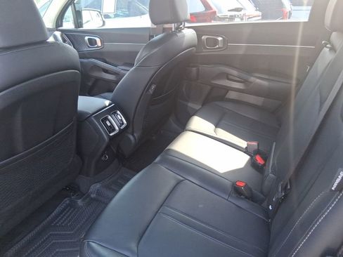 Used 2025 Kia Sorento S w/ Panoramic Sunroof Package image 18