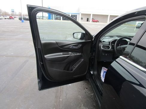 Used 2020 Chevrolet Equinox LT w/ Driver Convenience Package image 15