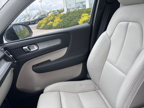 Certified 2026 Volvo XC40 B5 Plus AWD/4WD image 21