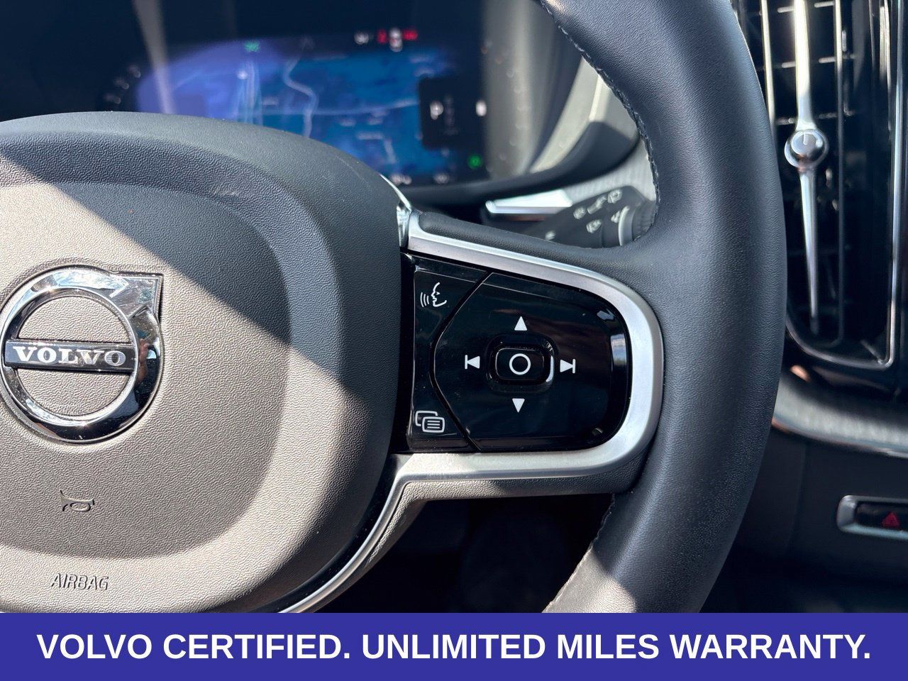 Used 2025 Volvo XC60 B5 Plus AWD/4WD image 24