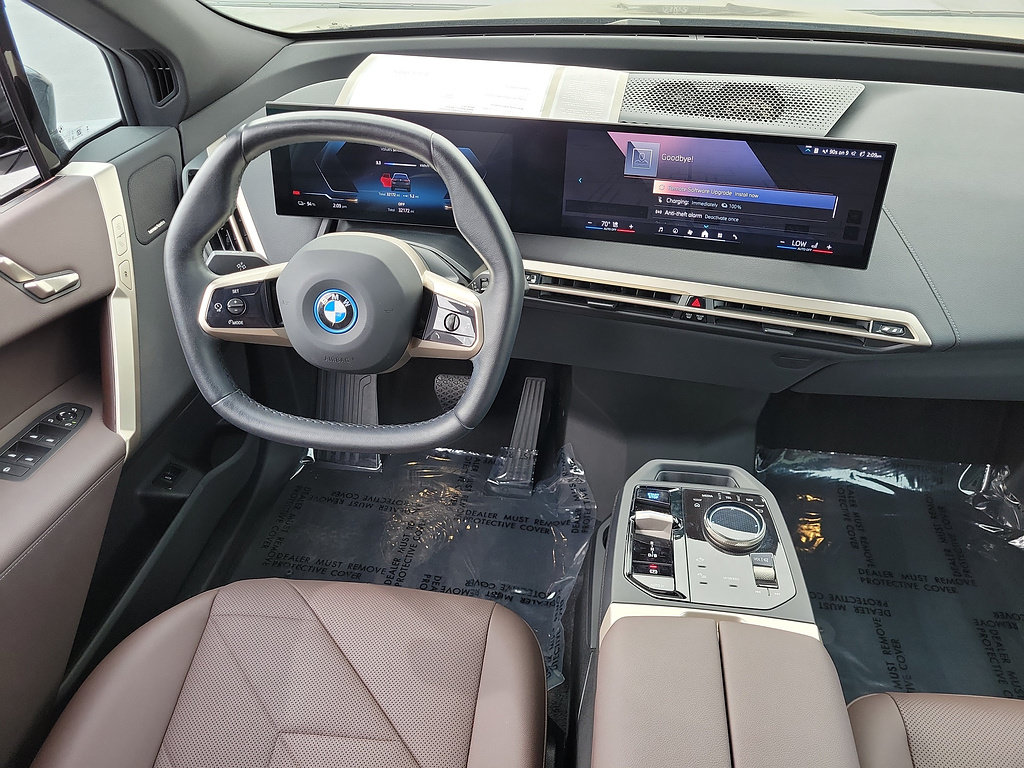 Used 2024 BMW iX xDrive50 w/ Sport Package AWD/4WD image 12