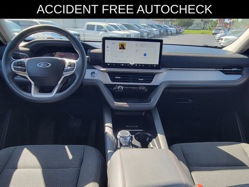 Used 2025 Ford Explorer Active AWD/4WD image 8