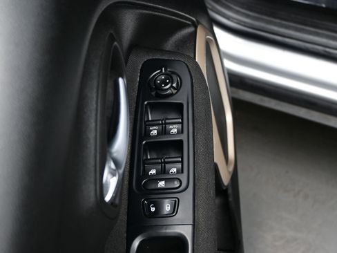 Used 2017 Jeep Renegade Latitude w/ Cold Weather Group AWD/4WD image 10