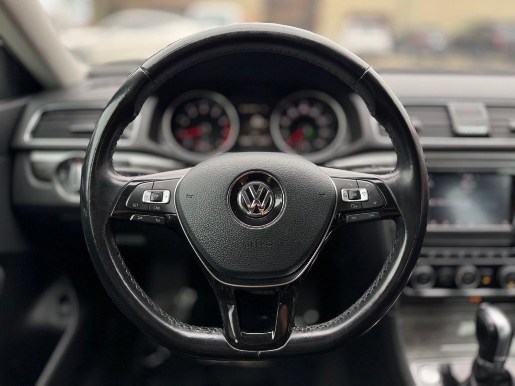 Used 2018 Volkswagen Passat 2.0T SE FWD image 35
