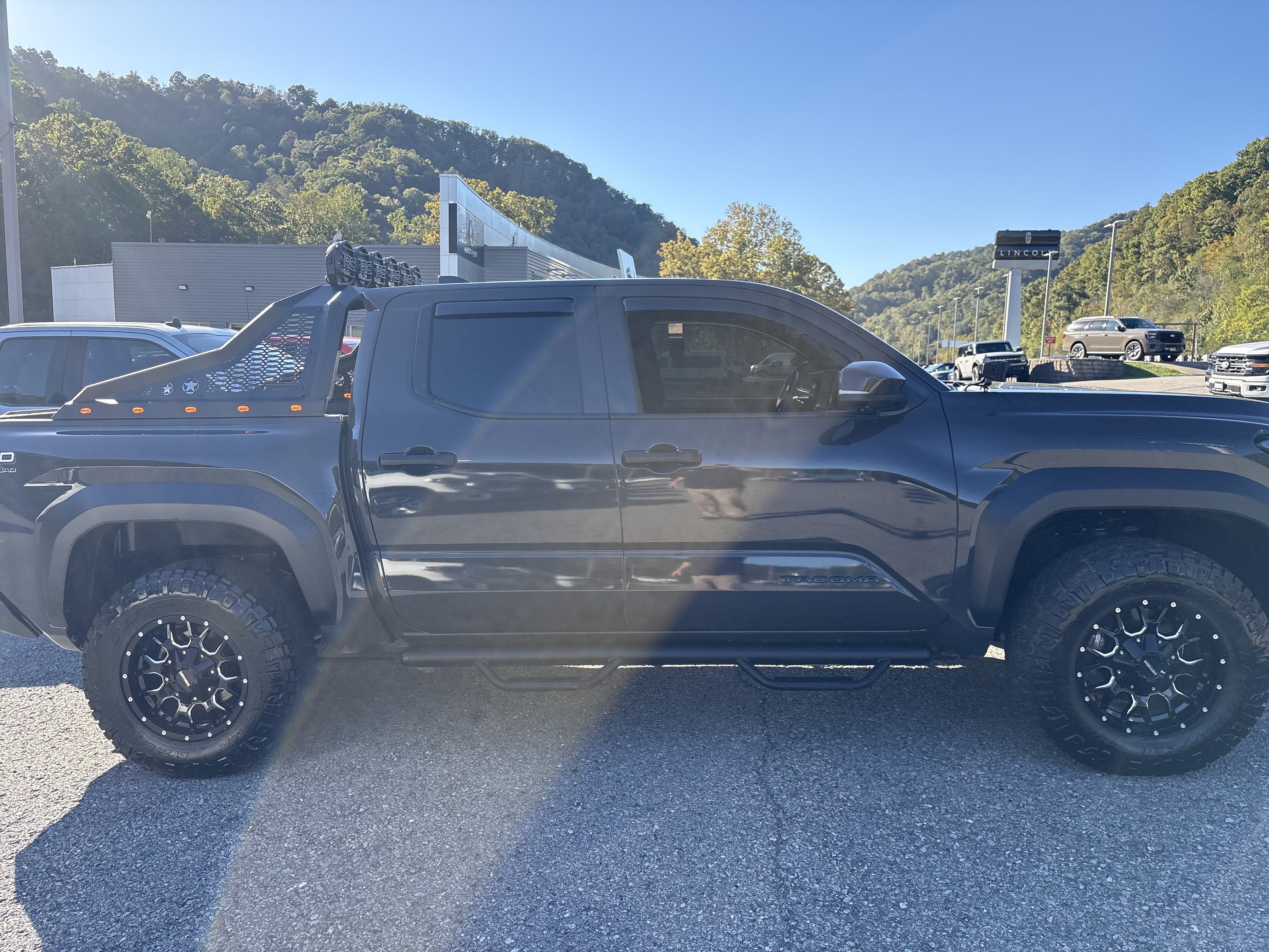 Used 2025 Toyota Tacoma TRD Off-Road w/ TRD Off Road Premium Package AWD/4WD image 3