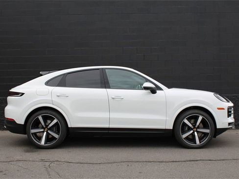Used 2025 Porsche Cayenne Coupe image 8
