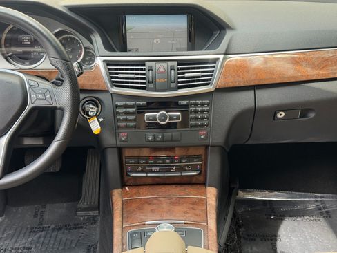 Used 2013 Mercedes-Benz E 350 Sedan image 23