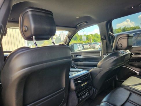 Used 2024 Jeep Wagoneer L Series II RWD image 20