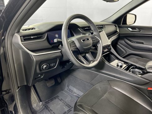 Used 2023 Jeep Grand Cherokee Altitude image 9