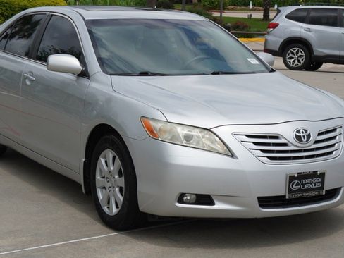 Used 2007 Toyota Camry XLE FWD image 3
