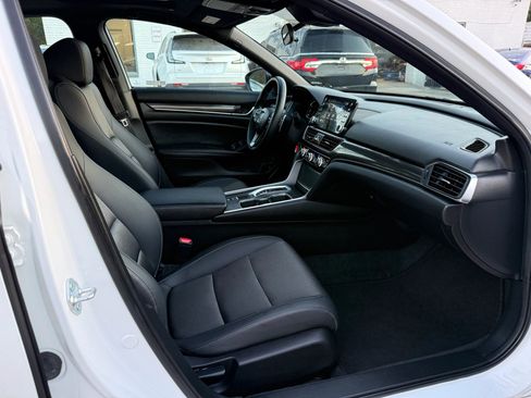 Used 2022 Honda Accord Sport image 12