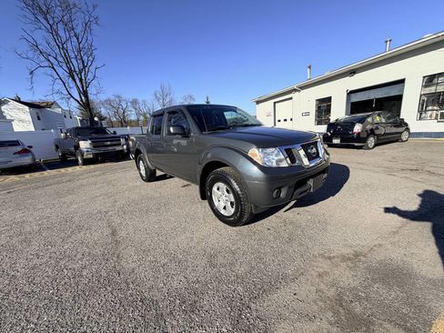 Used 2012 Nissan Frontier SV image 6