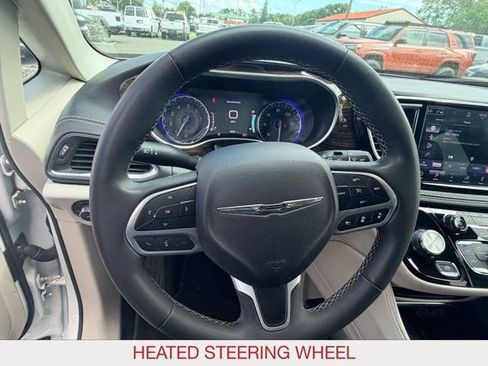 Certified 2023 Chrysler Pacifica Limited FWD image 18
