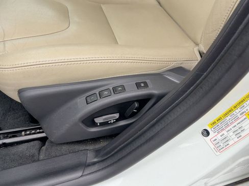 Used 2017 Volvo V60 T5 Premier w/ Convenience Package image 13