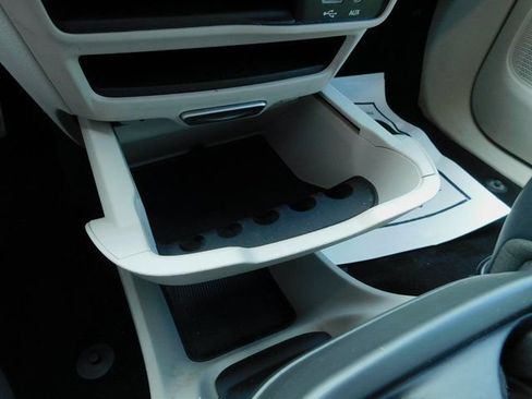 Certified 2020 Chrysler Voyager Lxi FWD image 15