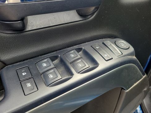 Used 2018 Chevrolet Silverado 1500 LT w/ All Star Edition image 22