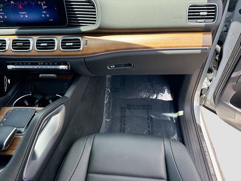 Used 2024 Mercedes-Benz GLE 350 4MATIC w/ Winter Package image 17