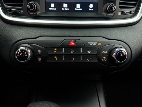 Used 2020 Kia Sorento LX FWD image 25