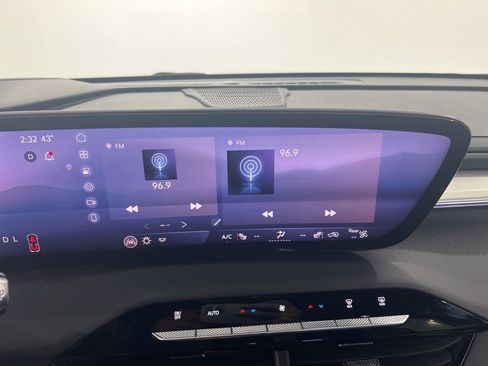 Used 2025 Buick Enclave Avenir w/ Super Cruise Package image 12