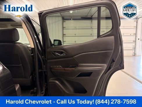Used 2022 GMC Acadia Denali w/ GMC Pro Grade Package AWD/4WD image 8