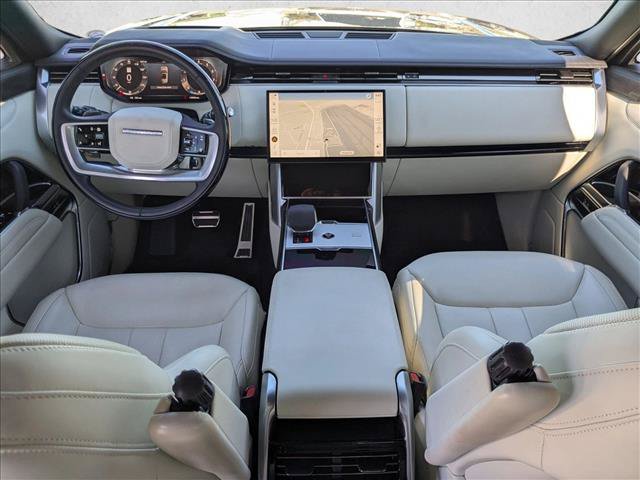 Certified 2025 Land Rover Range Rover SE AWD/4WD image 14