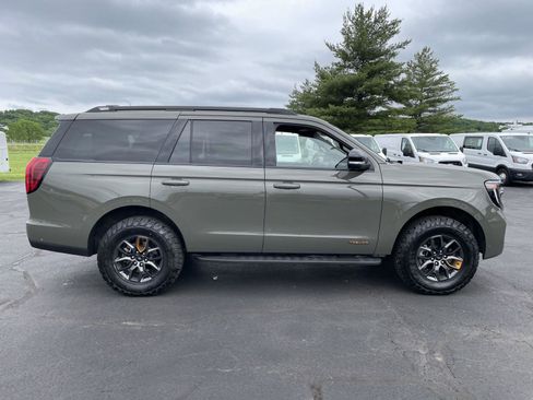 Used 2025 Ford Expedition Tremor AWD/4WD image 6