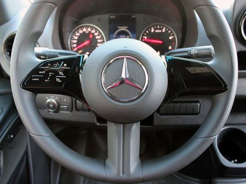 Used 2025 Mercedes-Benz Sprinter 2500 image 13