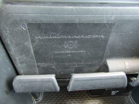 Used 2021 RAM 1500 Laramie AWD/4WD image 40