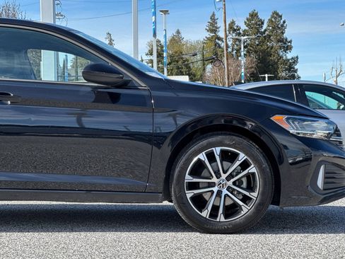 Used 2024 Volkswagen Jetta Sport image 33