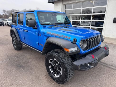 Used 2025 Jeep Wrangler Unlimited Rubicon image 2