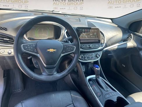 Used 2017 Chevrolet Volt Premier w/ Driver Confidence II Package FWD image 10