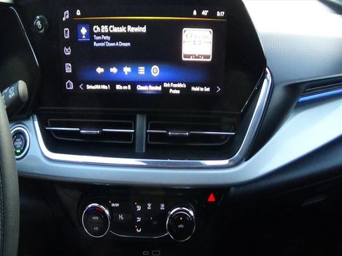 Used 2025 Chevrolet Trax LT image 23