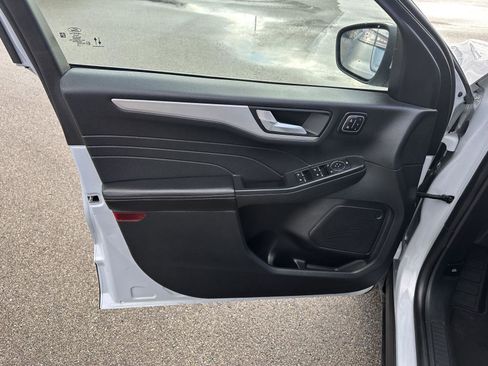 Used 2025 Ford Escape Platinum image 17