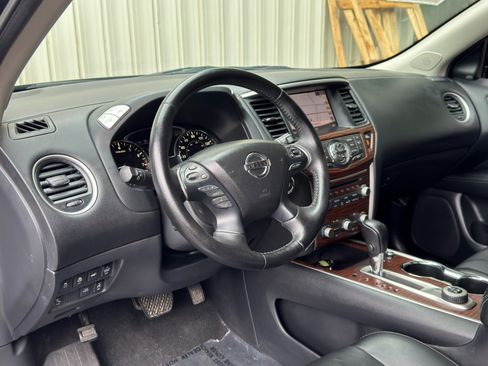 Used 2017 Nissan Pathfinder Platinum AWD/4WD image 13