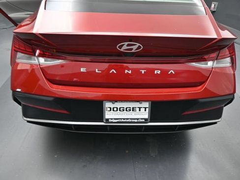 Used 2025 Hyundai Elantra SEL FWD image 23