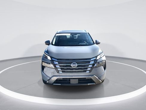 Used 2025 Nissan Rogue SL w/ Tech Package FWD image 3