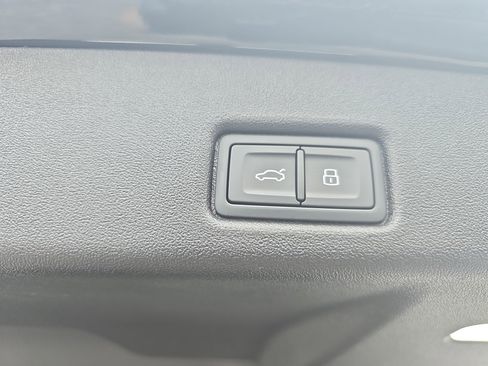 Certified 2025 Audi Q5 Premium w/ Convenience Package image 13