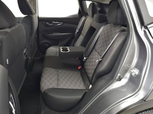 Used 2018 Nissan Rogue Sport SV w/ SV Technology Package AWD/4WD image 31