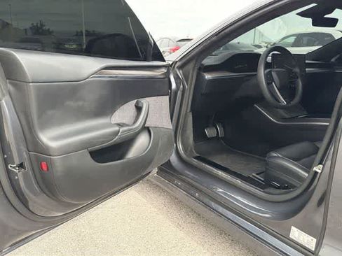 Used 2021 Tesla Model S Plaid image 15