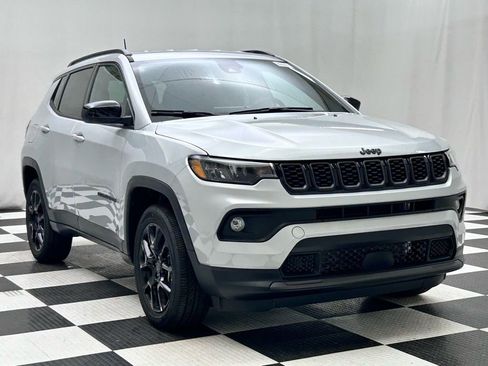 New 2026 Jeep Compass Latitude image 2