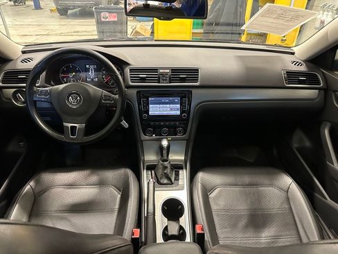 Used 2014 Volkswagen Passat TDI SE image 16