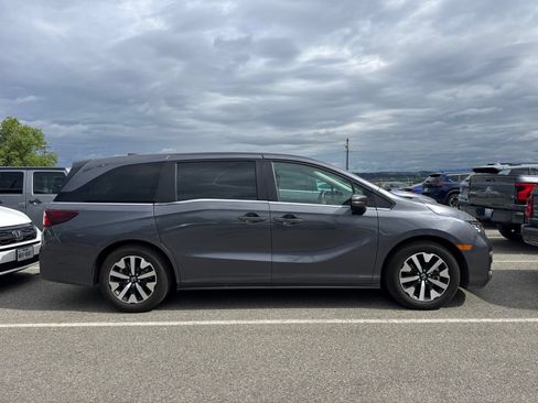 Used 2025 Honda Odyssey EX-L image 5