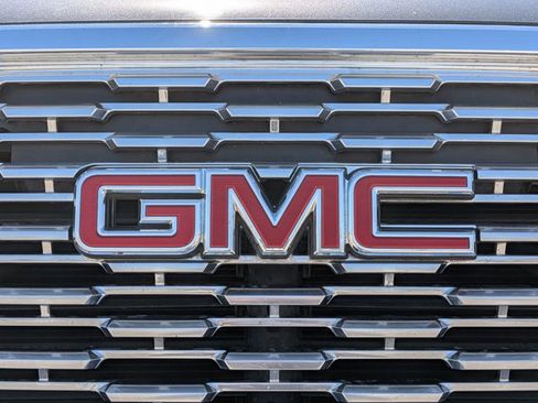 Used 2018 GMC Yukon Denali w/ Denali Ultimate Package image 23