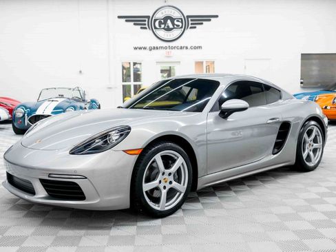 Used 2018 Porsche 718 Cayman RWD image 4