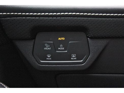 Used 2024 Volkswagen Atlas SE FWD image 19