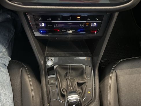 Used 2024 Volkswagen Tiguan SE R-Line image 17