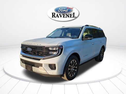Used 2025 Ford Expedition Platinum AWD/4WD image 8